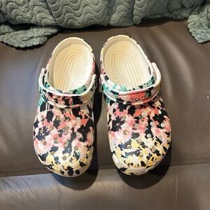 Women’s size 9 crocs